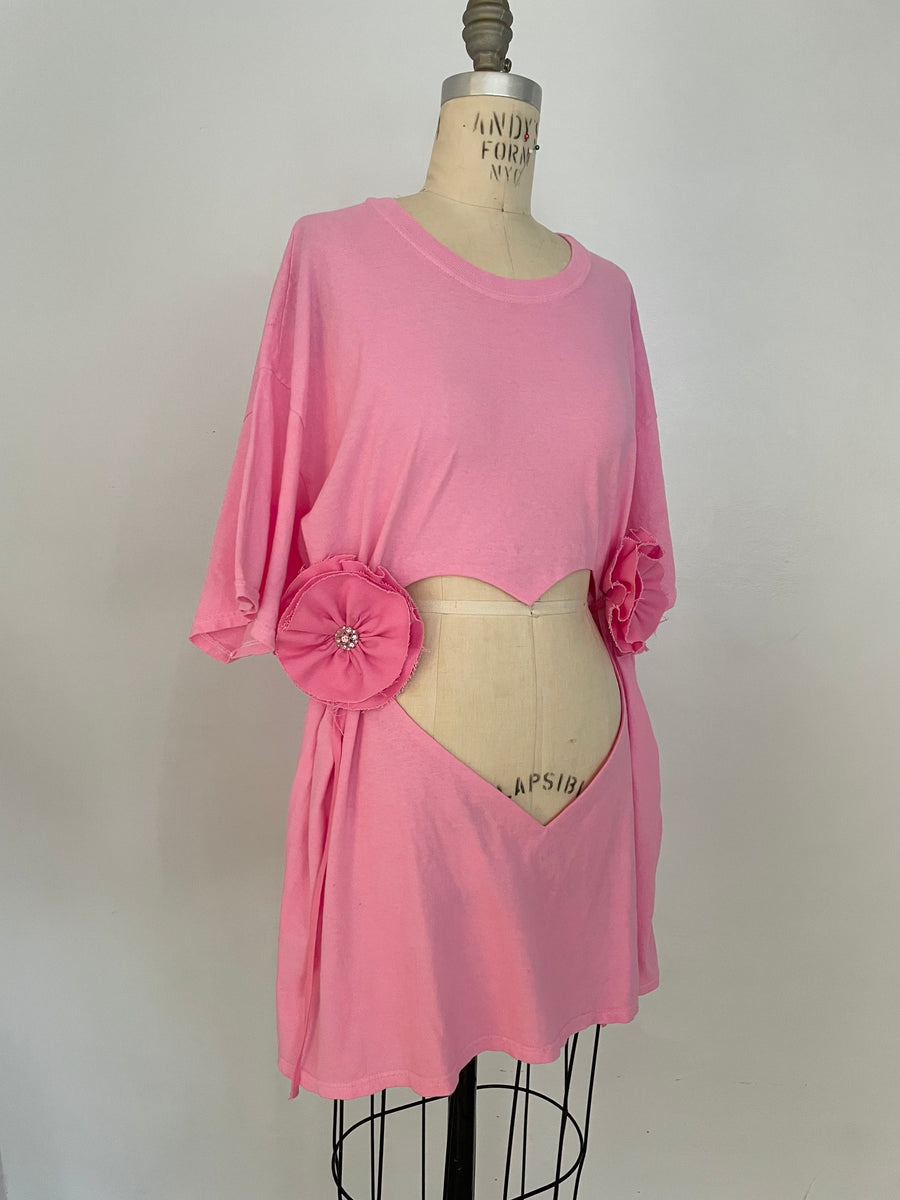 PINK GARMENT DYED DOUBLE HEART CUT OUT T-SHIRT W/ FLOWER TIES