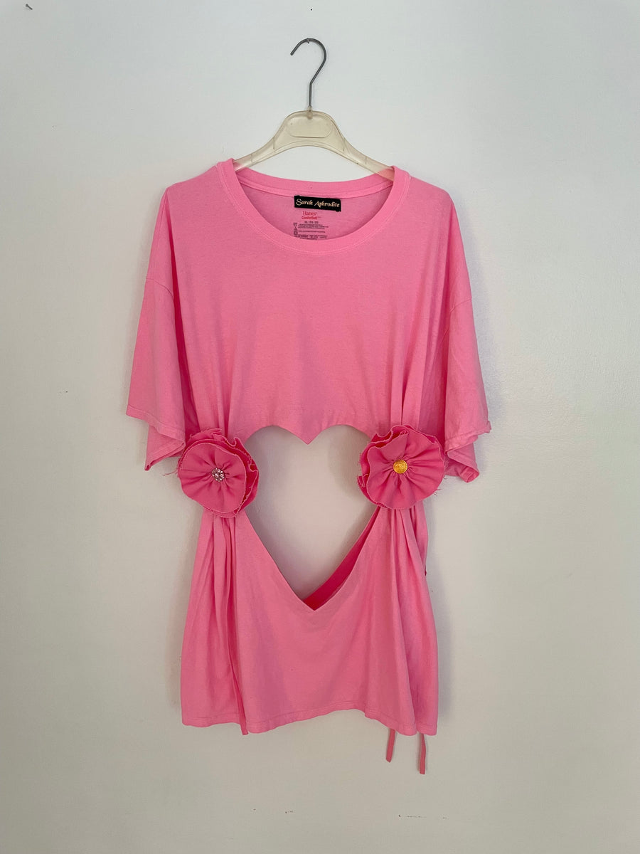 PINK GARMENT DYED DOUBLE HEART CUT OUT T-SHIRT W/ FLOWER TIES