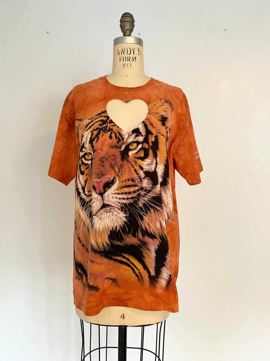HEART CUT-OUT TIGER TEE