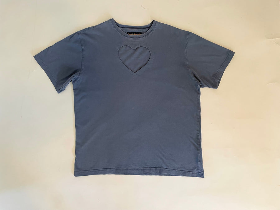 WASHED GREAY BLUE HEART CUT OUT TEE