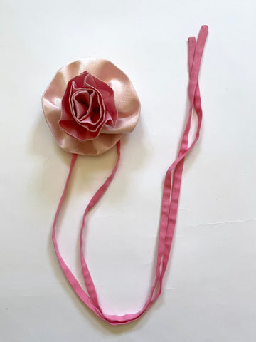 TWO-TONE FLOWER TIE ACCESSORY