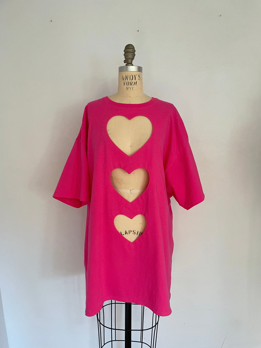 MAGENTA TRIPLE HEART CUT OUT TEE