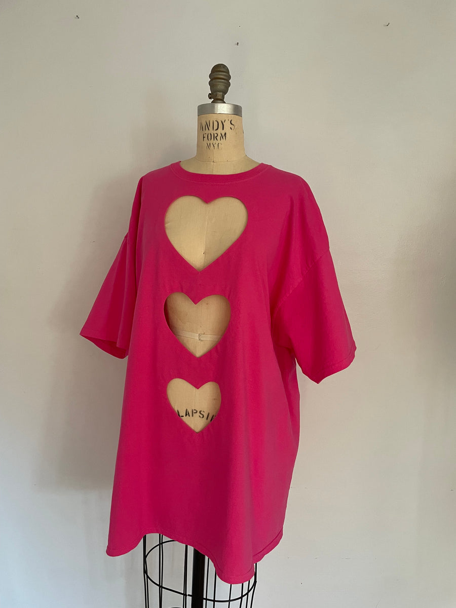 MAGENTA TRIPLE HEART CUT OUT TEE