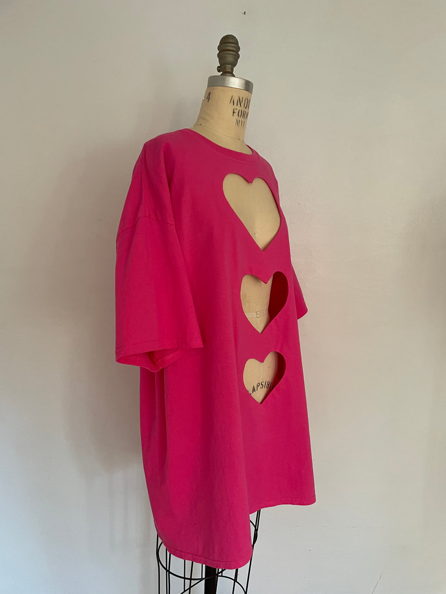 MAGENTA TRIPLE HEART CUT OUT TEE