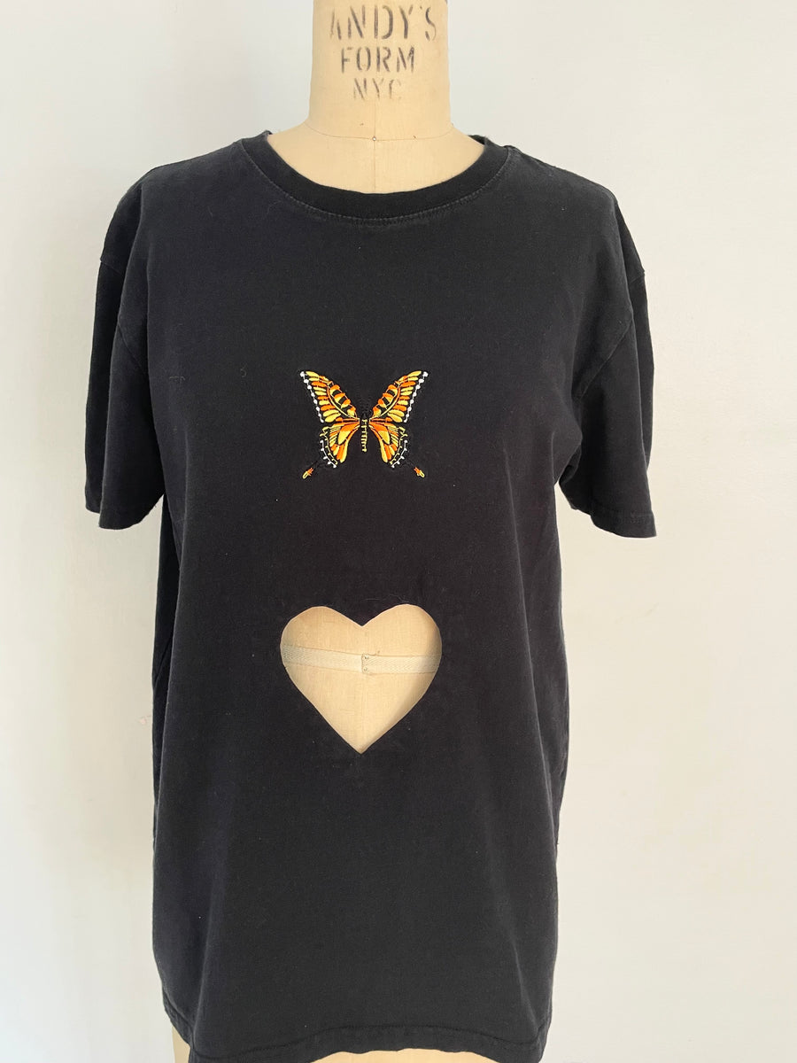 Belly heart cut out T-shirt with butterfly