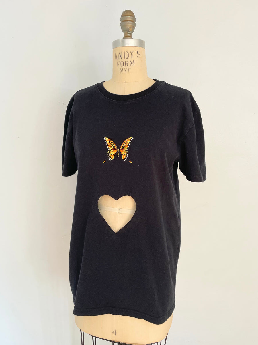 Belly heart cut out T-shirt with butterfly