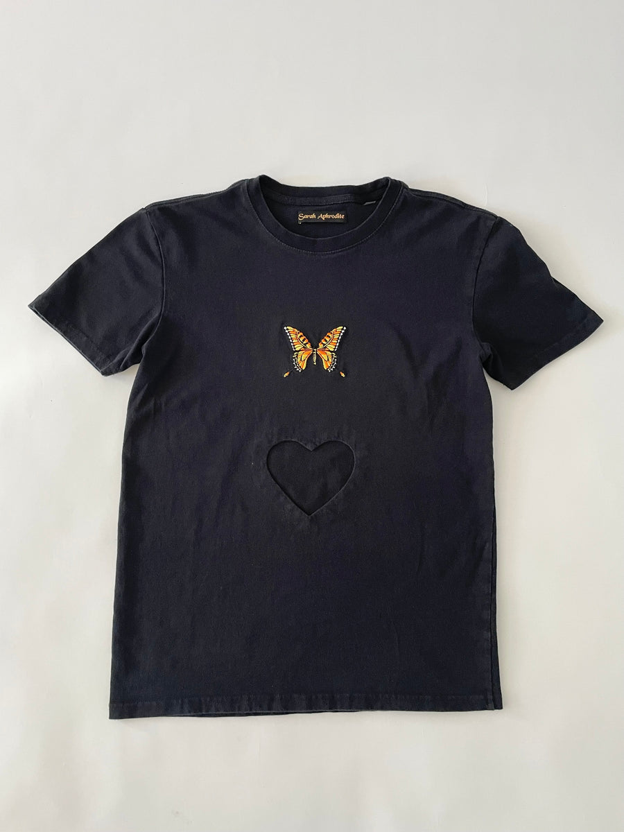 Belly heart cut out T-shirt with butterfly