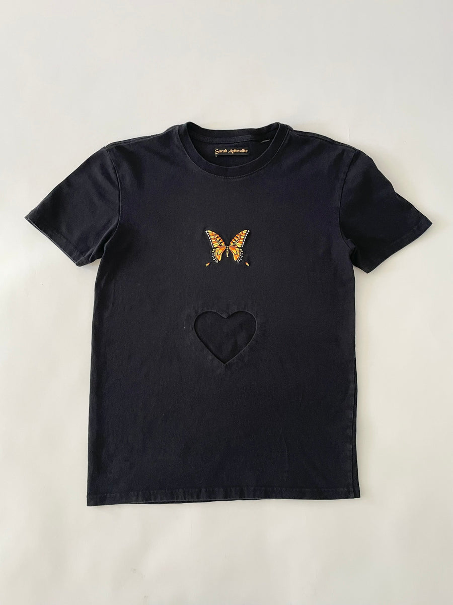 Belly heart cut out T-shirt with butterfly