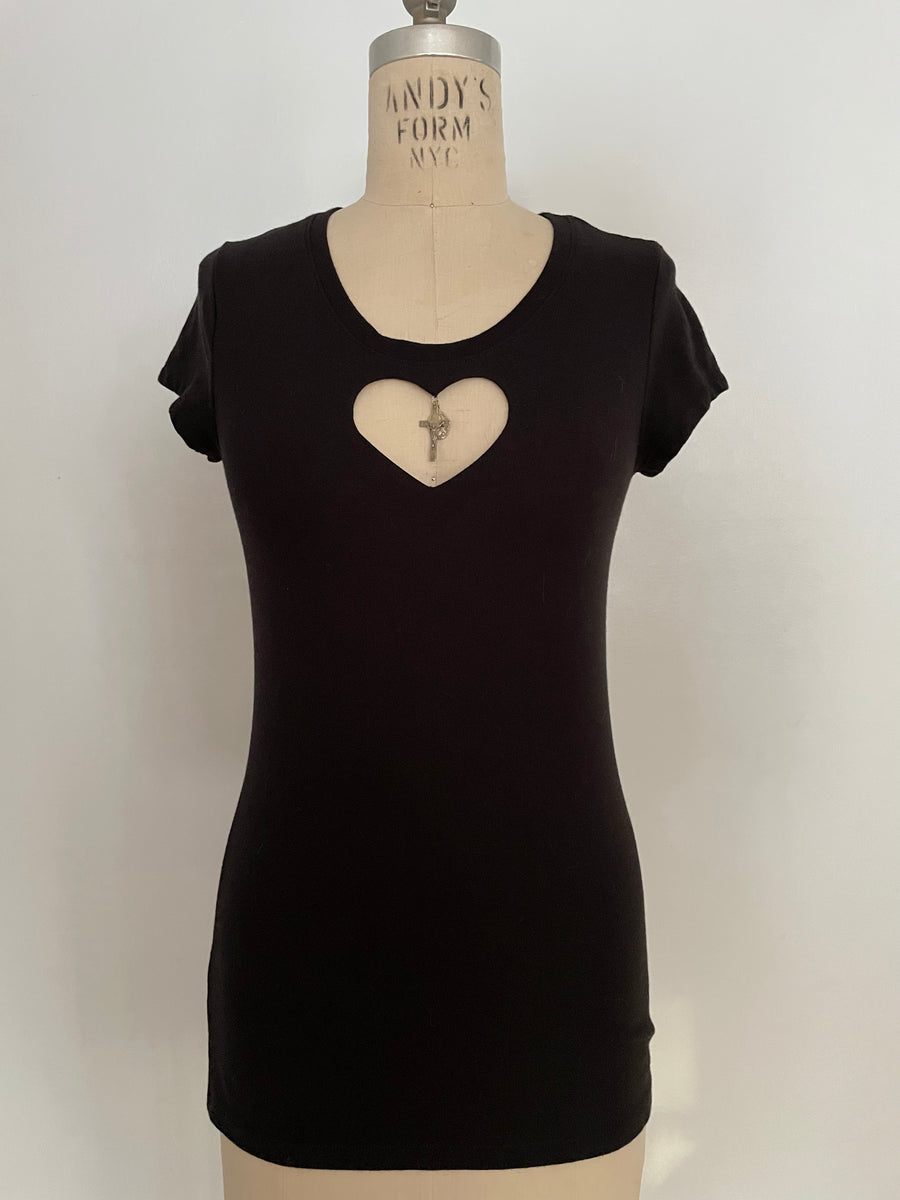 Single heart cut out tee w/ cross charm