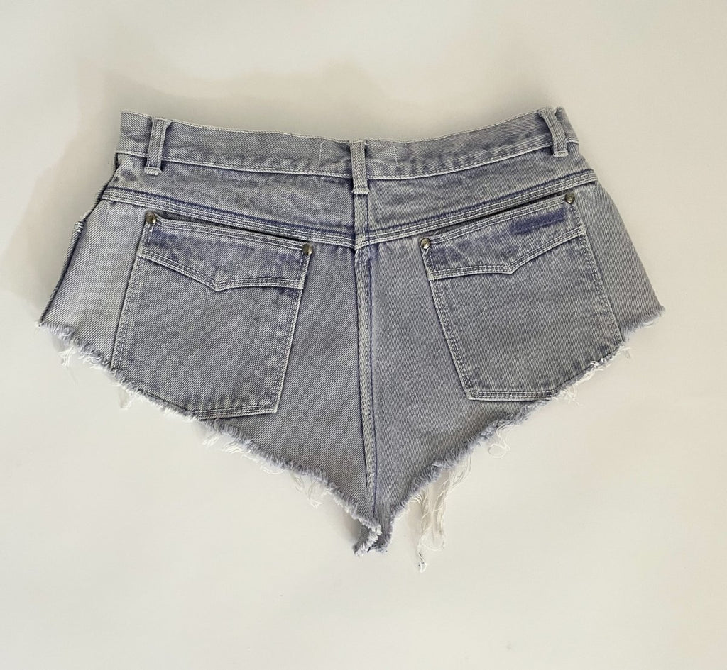 Sustainable one-of-a-kind purple-bluish denim belt by Sarah Aphrodite, handmade from repurposed jeans with triangular cut, zipper closure, back pockets, and frayed edges. Fits 29-inch waist.