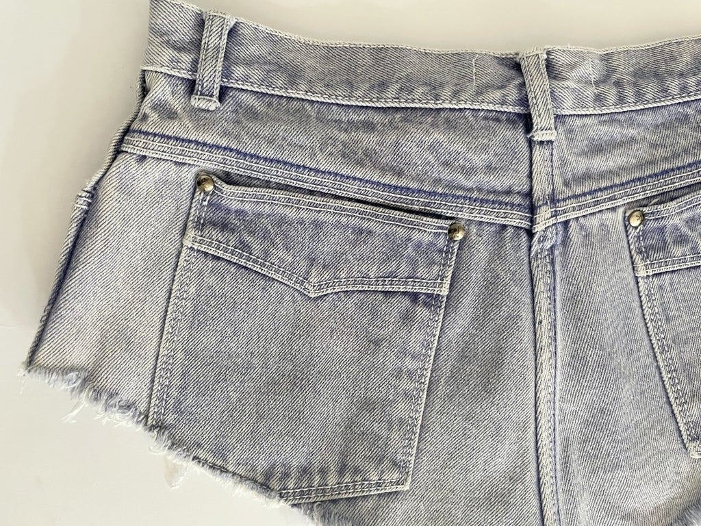 Sustainable one-of-a-kind purple-bluish denim belt by Sarah Aphrodite, handmade from repurposed jeans with triangular cut, zipper closure, back pockets, and frayed edges. Fits 29-inch waist.