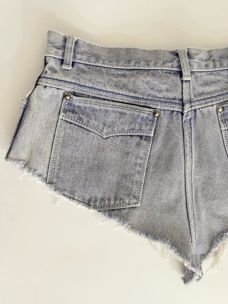 Sustainable one-of-a-kind purple-bluish denim belt by Sarah Aphrodite, handmade from repurposed jeans with triangular cut, zipper closure, back pockets, and frayed edges. Fits 29-inch waist.