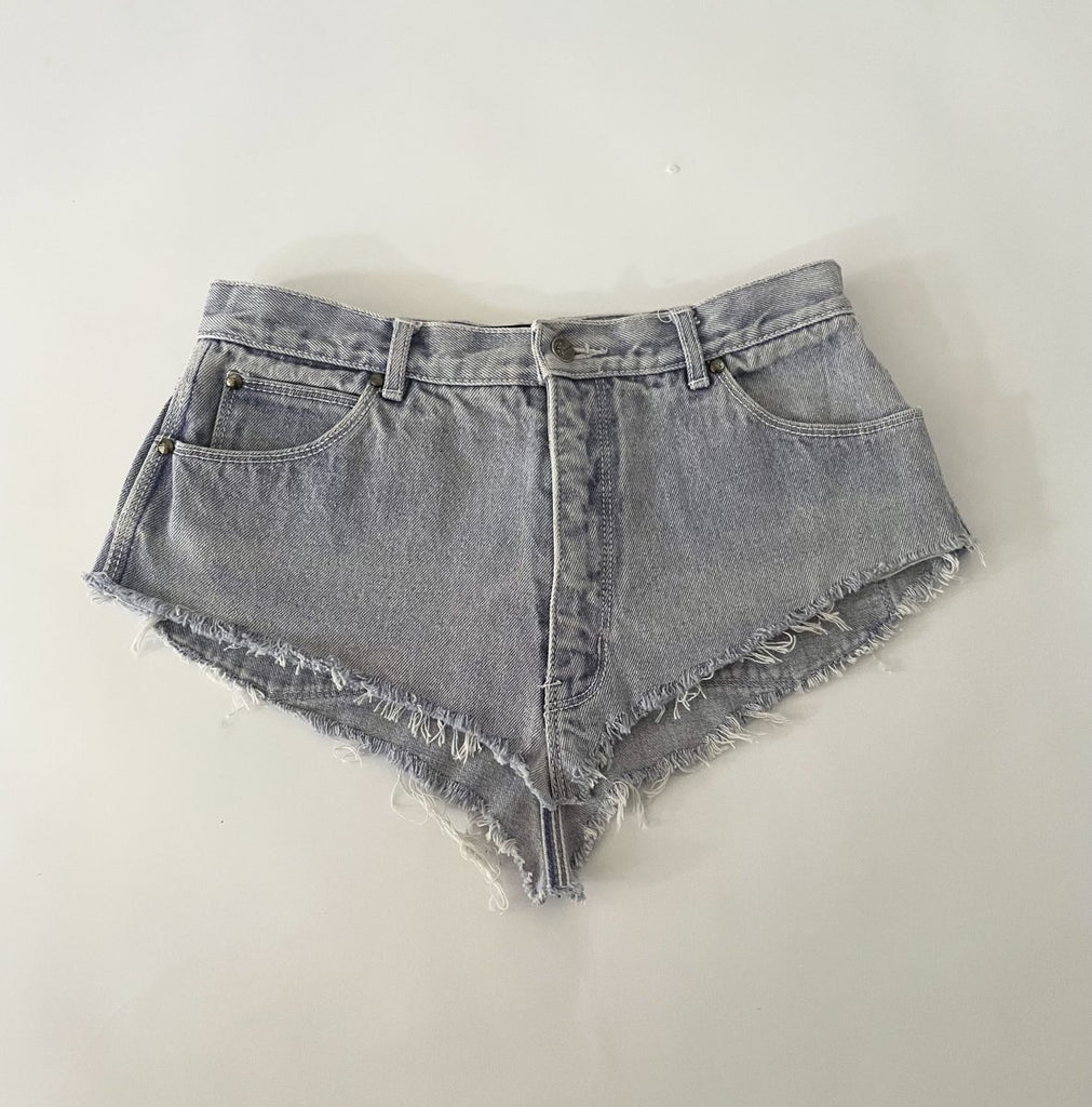 Sustainable one-of-a-kind purple-bluish denim belt by Sarah Aphrodite, handmade from repurposed jeans with triangular cut, zipper closure, back pockets, and frayed edges. Fits 29-inch waist.