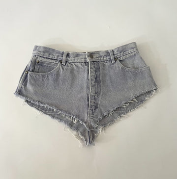 Sustainable one-of-a-kind purple-bluish denim belt by Sarah Aphrodite, handmade from repurposed jeans with triangular cut, zipper closure, back pockets, and frayed edges. Fits 29-inch waist.