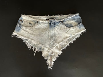 One-of-a-kind bleached denim belt made from recycled jeans with raw edge and hand-altered finish – Sarah Aphrodite size 24/25