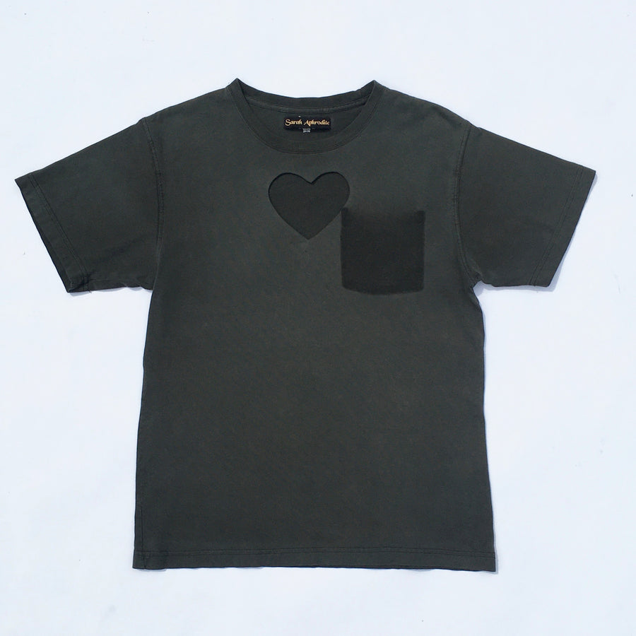 WASHED GREY/GREEN HEART CUT-OUT TEE