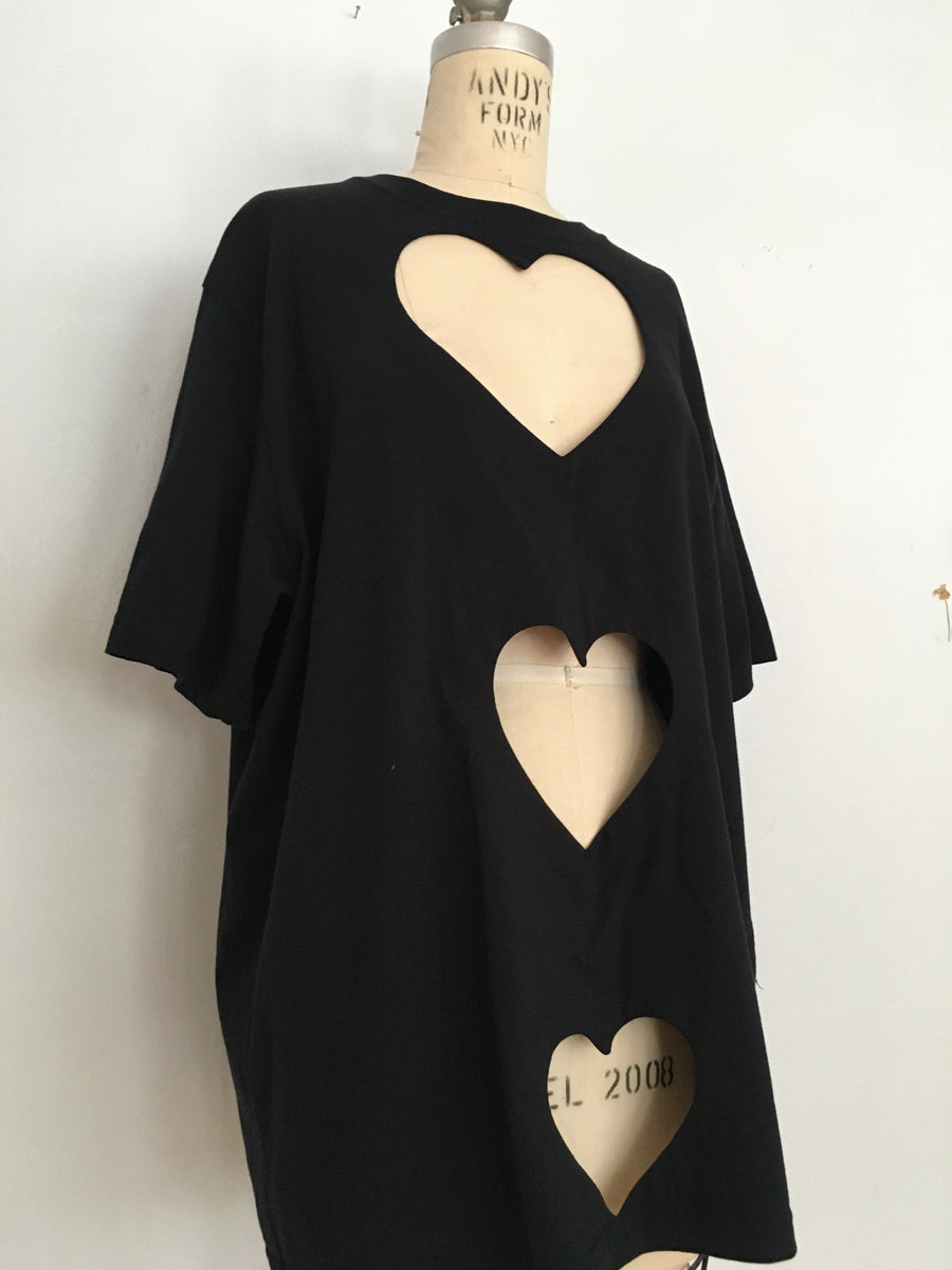 SARAH APHRODITE OVERSIZED TRIPLE HEART CUT-OUT TEE IN BLACK