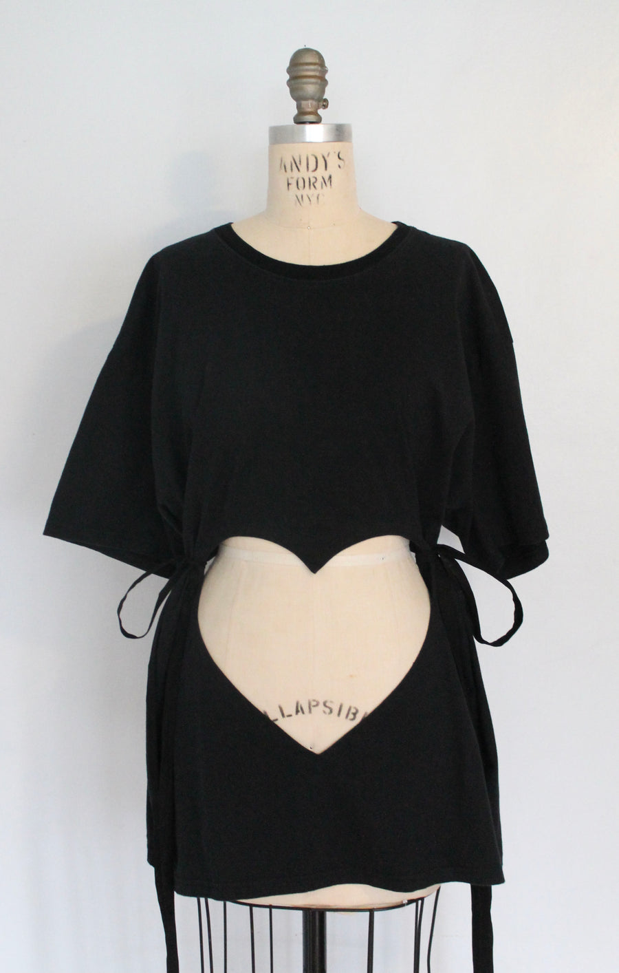 DOUBLE HEART CUT-OUT T-SHIRT W/TIES