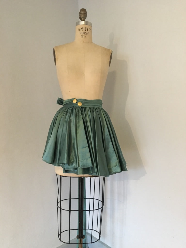 Green sateen heavy pleated skirt belt